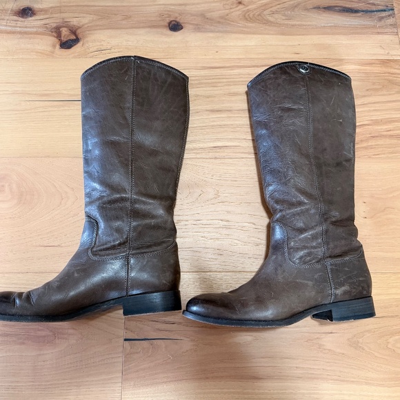 Frye - Melissa Button 2 - Size 8 - Picture 10 of 11